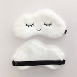 masque_de_nuit_mignon_nuage_blanc_pose